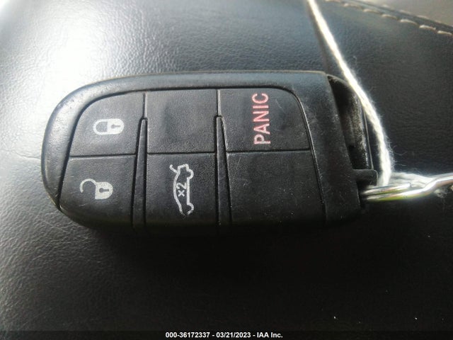 Chrysler 300 Uptown Edition 2014 2C3CCAAG2EH343079 Image 3