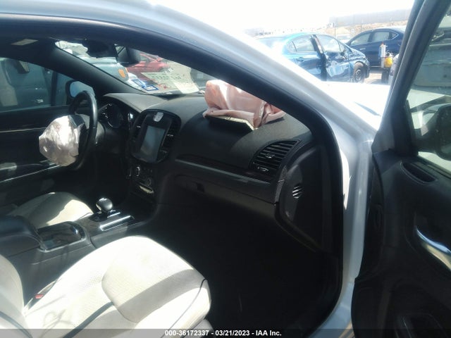 Chrysler 300 Uptown Edition 2014 2C3CCAAG2EH343079 Image 6