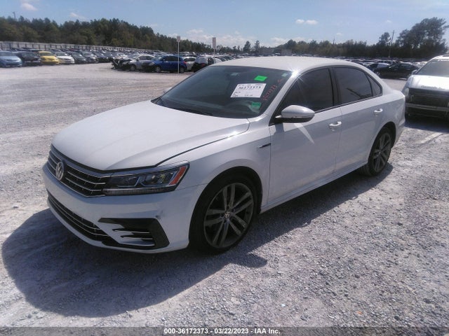 1VWAA7A30JC015890 Volkswagen Passat 2.0t S/r-line