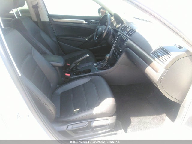1VWAA7A30JC015890 Volkswagen Passat 2.0t S/r-line
