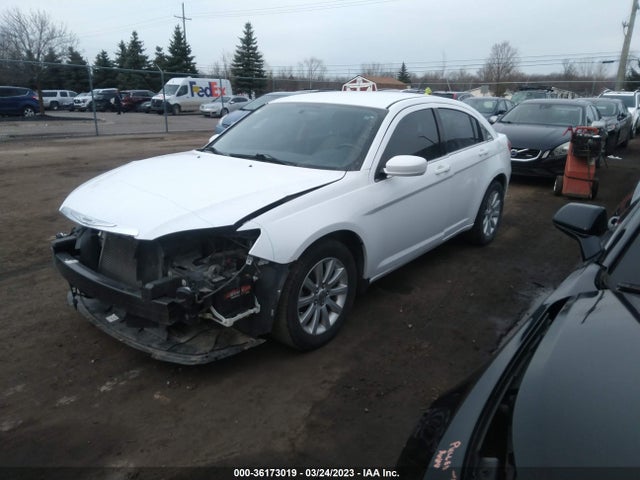 1C3CCBBBXEN132177 Chrysler 200 Touring