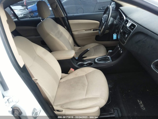 1C3CCBBBXEN132177 Chrysler 200 Touring