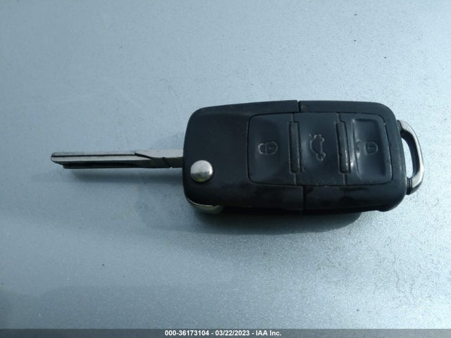 2010 VOLKSWAGEN JETTA SEDAN SE VIN: 3VWRZ7AJ8AM042392