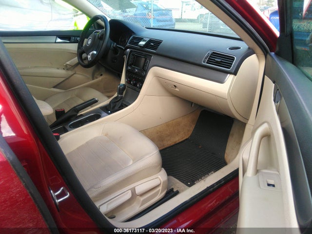 1VWBT7A31FC016682 Volkswagen Passat 1.8t Se W/sunroof & Nav