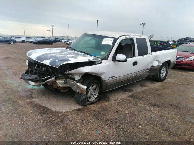 2000 CHEVROLET SILVERADO 1500 LS VIN: 2GCEC19T1Y1272492