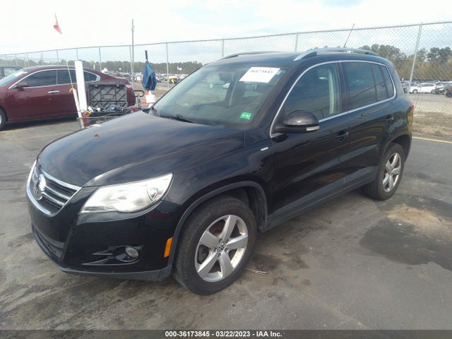 Volkswagen Tiguan Wolfsburg 2010 WVGAV7AX4AW001611 Image 2