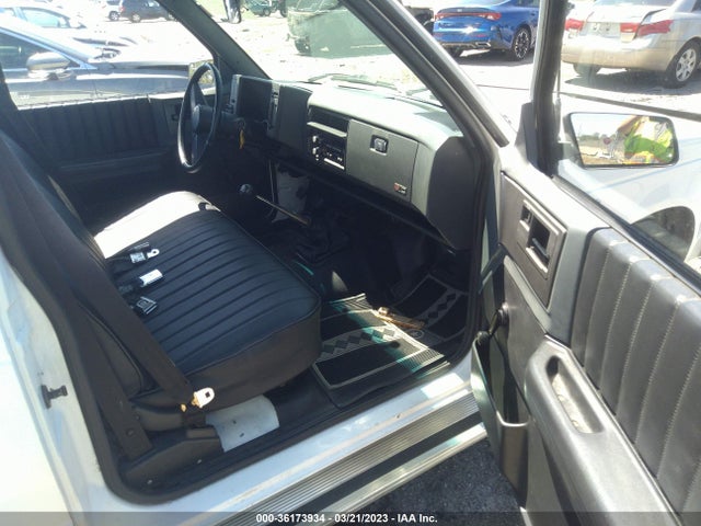 1988 CHEVROLET S TRUCK S10 VIN: 1GCBS14EXJ8237418