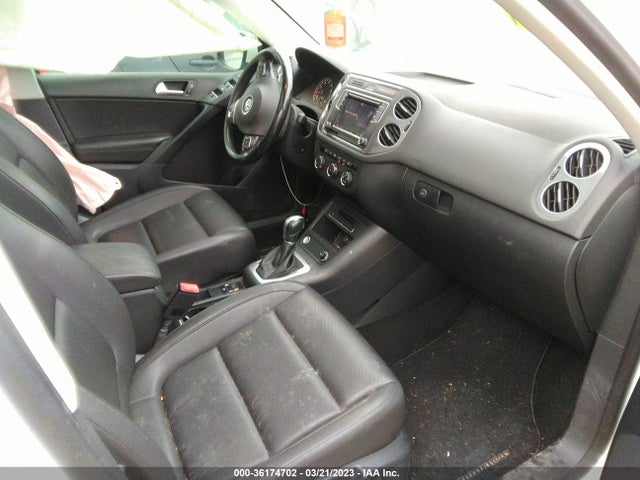 WVGSV7AX2HK014945 Volkswagen Tiguan Wolfsburg Edition
