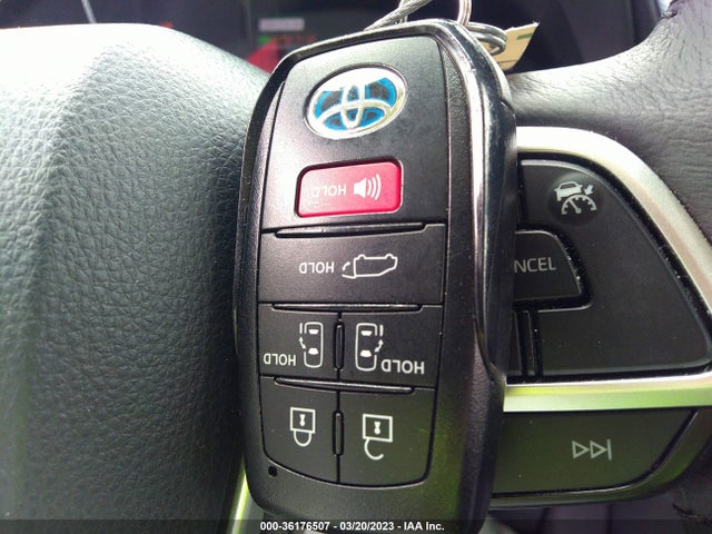 Toyota SIENNA XLE 2022 5TDJRKEC4NS107856 Image 3