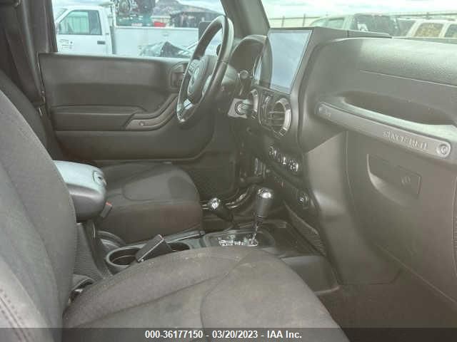 1C4BJWDG3HL749370 Jeep Wrangler Unlimited Sport