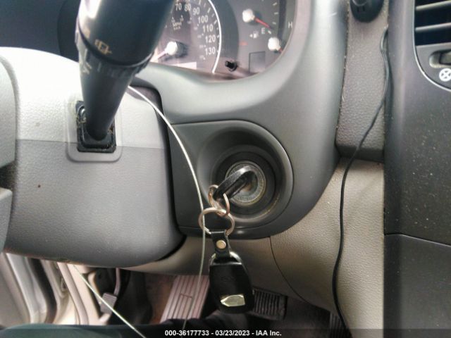 KNDMB233866053970 KIA SEDONA LX