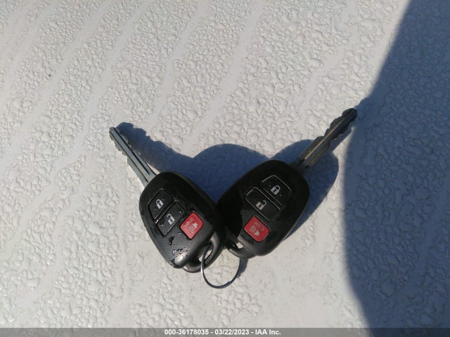 Toyota RAV4 LE 2016 JTMBFREV7GJ078036 Image 3