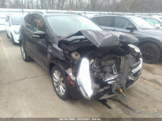 1FMCU9JD1HUC38186 Ford Escape Titanium