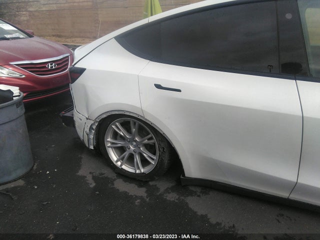 Tesla Model Y Long Range 2021 5YJYGDEE9MF094994 Image 4