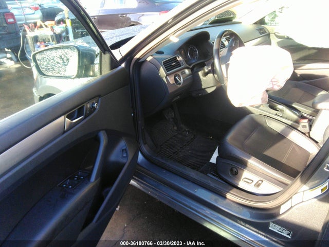1VWBV7A31FC038319 Volkswagen Passat 2.0l Tdi Se W/sunroof