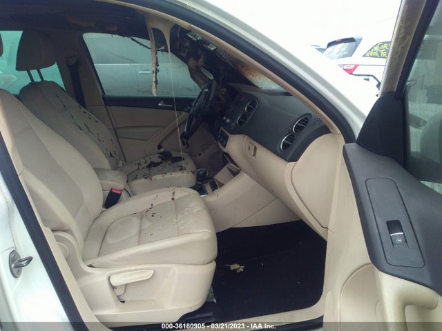2011 VOLKSWAGEN TIGUAN SE W/SUNROOF & NAVI VIN: WVGAV7AX3BW530551