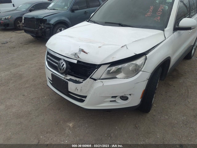 2011 VOLKSWAGEN TIGUAN SE W/SUNROOF & NAVI VIN: WVGAV7AX3BW530551