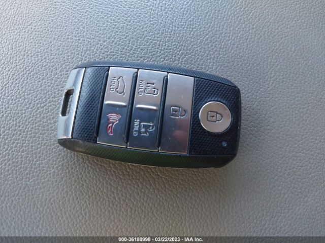 KNDMB5C19J6408380 KIA SEDONA LX