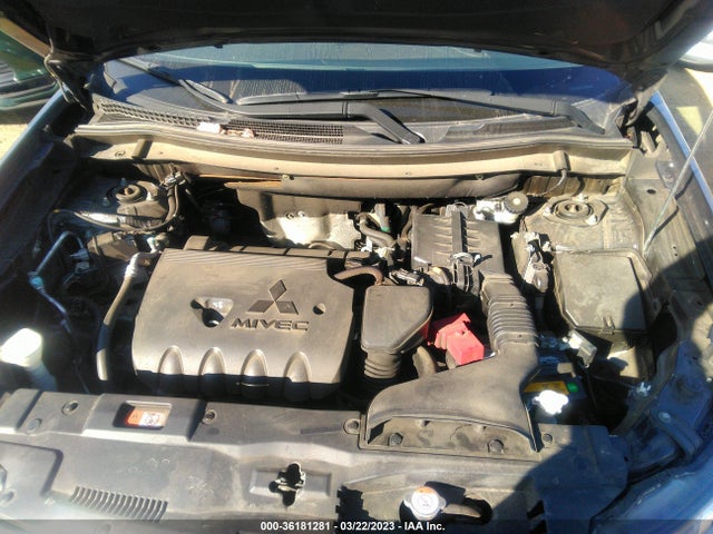 JA4AZ3A33FZ004921 Mitsubishi Outlander Se