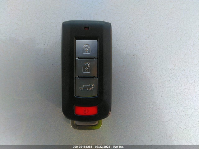 JA4AZ3A33FZ004921 Mitsubishi Outlander Se