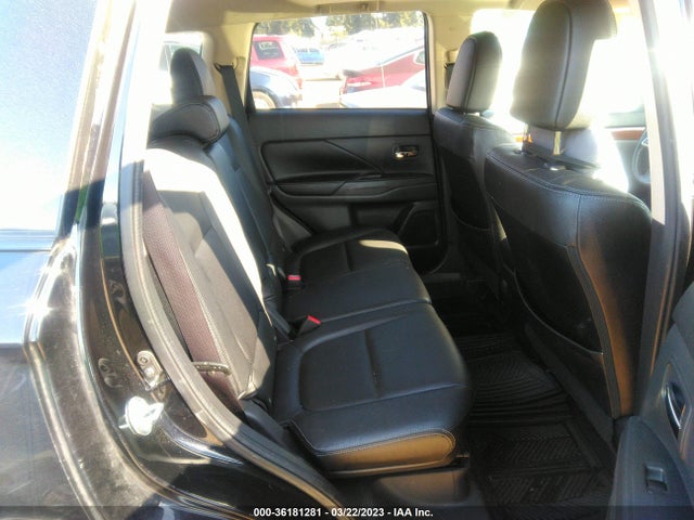 JA4AZ3A33FZ004921 Mitsubishi Outlander Se