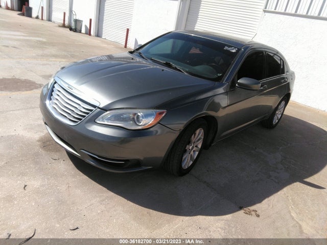Chrysler 200 Touring 2013 1C3CCBBG0DN559992 Image 2