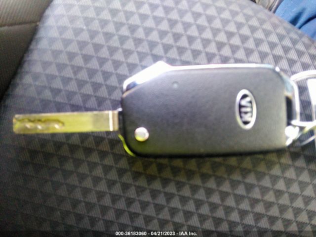 KNDJ23AU6L7121922 KIA SOUL LX