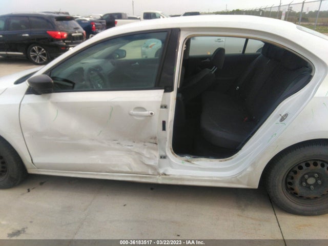 3VW2K7AJXFM418829 Volkswagen Jetta Sedan 2.0l S