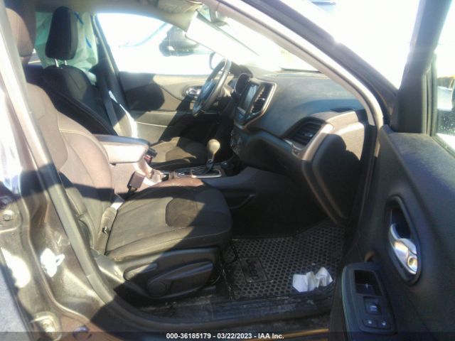 1C4PJMCB7FW788409 Jeep Cherokee Latitude