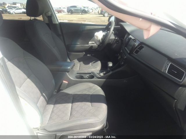 KNDCB3LC8K5352991 KIA NIRO LX