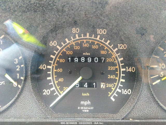 1987 MERCEDES-BENZ 560 SEC VIN: WDBCA45D2HA292459