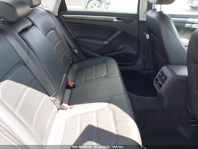 1VWBT7A33HC004052 Volkswagen Passat 1.8t Se