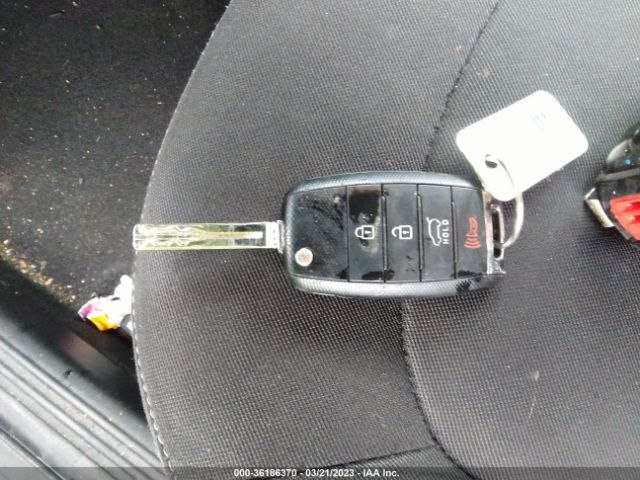 KNDJN2A22F7229717 KIA Soul Base