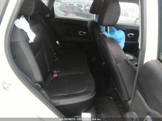 KNDJN2A22F7229717 KIA Soul Base