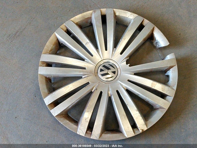 1VWAT7A38FC077118 Volkswagen Passat 1.8t S