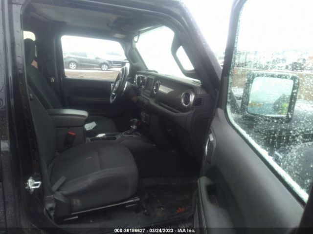 1C4HJXEGXJW229086 Jeep Wrangler Unlimited Sahara