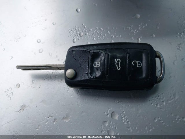 Volkswagen TIGUAN S 2015 WVGAV7AX2FW559531 Image 3