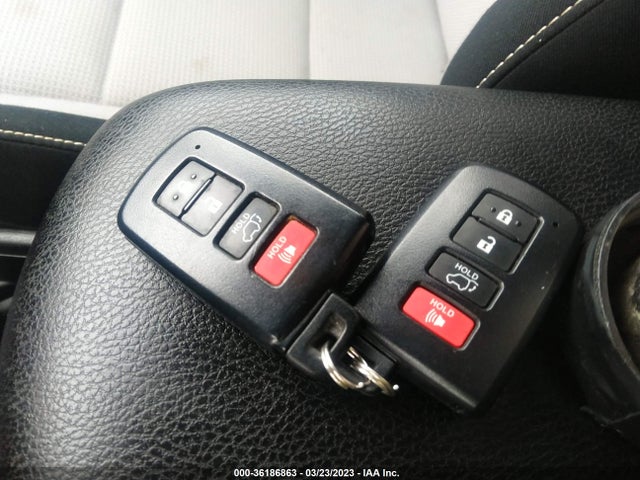 2018 TOYOTA RAV4 XLE/ADVENTURE VIN: 2T3RFREVXJW823806
