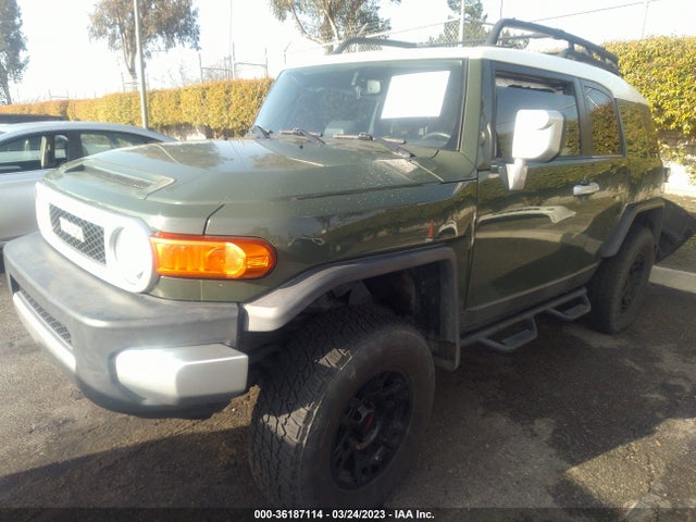 Toyota FJ Cruiser 2014 JTEBU4BF7EK189517 Image 2