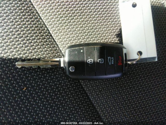 3KPFK4A71JE215967 KIA FORTE LX