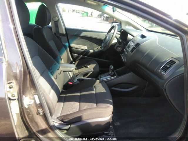 3KPFK4A71JE215967 KIA FORTE LX
