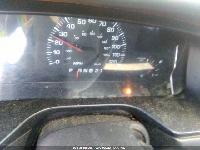 2000 LINCOLN TOWN CAR SIGNATURE VIN: 1LNHM82W3YY763596