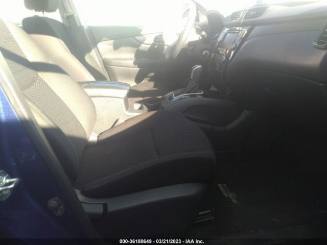 JN1BJ1AW2MW421593 Nissan Rogue Sport S