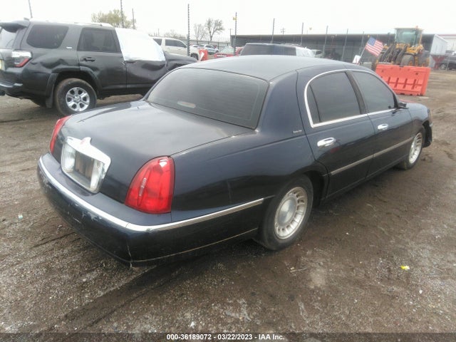 Lincoln Town Car Executive 2001 1LNHM81W71Y672595 Image 5