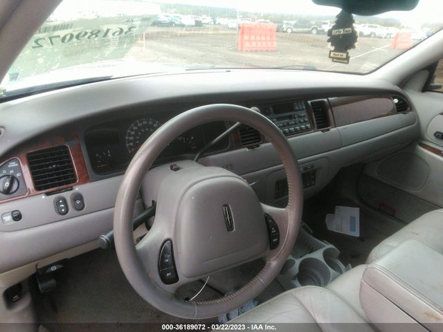 Lincoln Town Car Executive 2001 1LNHM81W71Y672595 Image 6