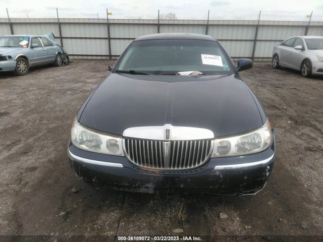 Lincoln Town Car Executive 2001 1LNHM81W71Y672595 Image 7
