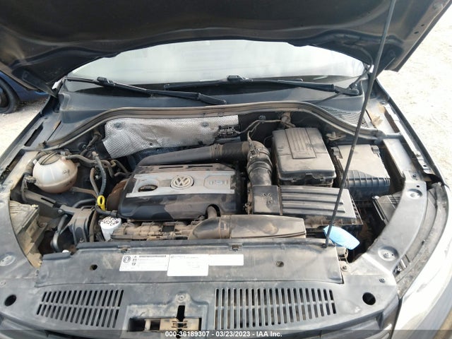 2016 Volkswagen Tiguan, VIN: WVGAV7AX9GW581429