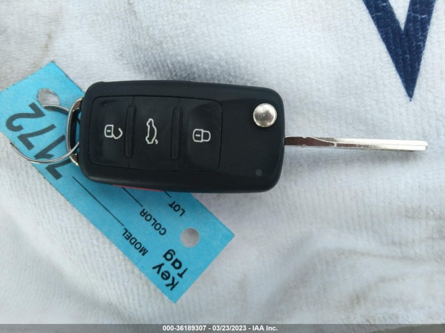 2016 Volkswagen Tiguan, VIN: WVGAV7AX9GW581429