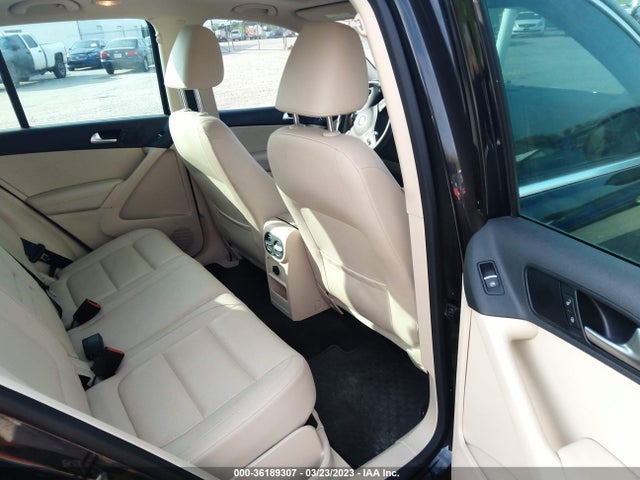 2016 Volkswagen Tiguan, VIN: WVGAV7AX9GW581429