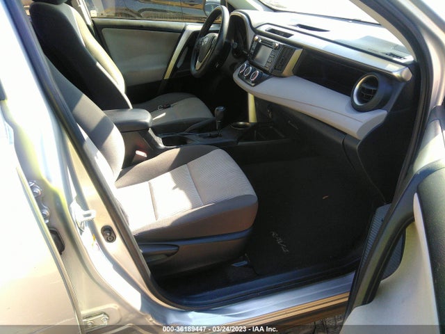 Toyota RAV4 LE 2015 JTMZFREV6FJ055943 Image 6